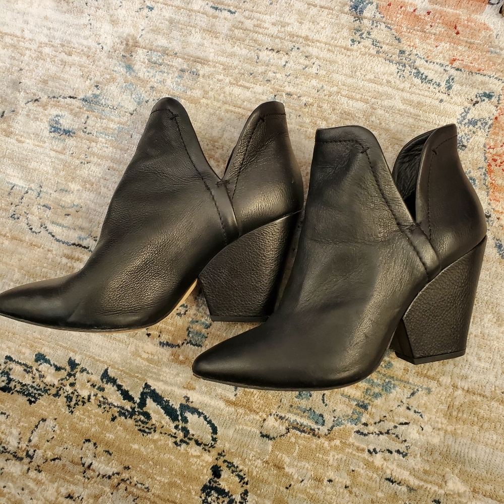 Splendid beautiful leather booties